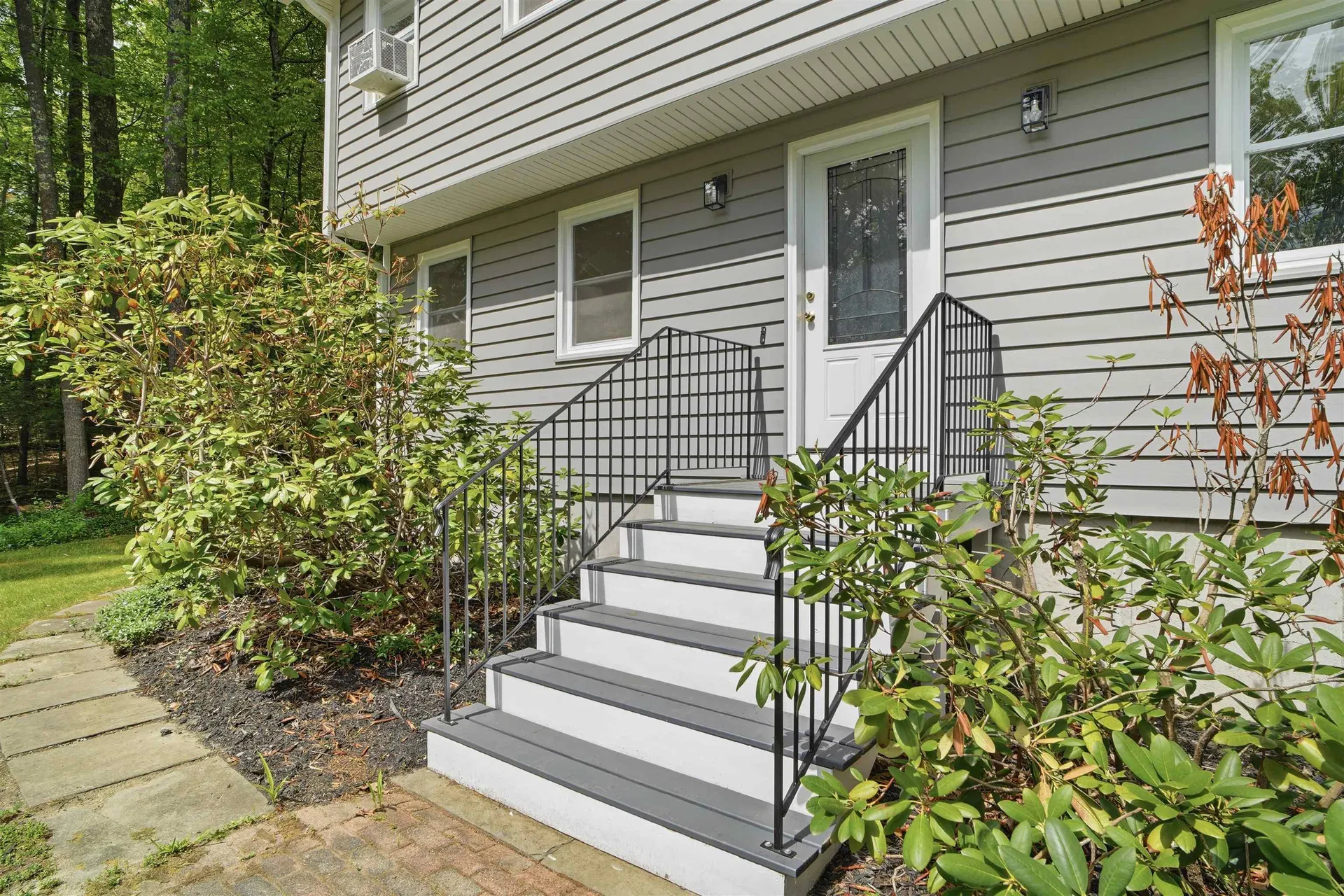 7 Hampshire Drive Derry NH 03038
