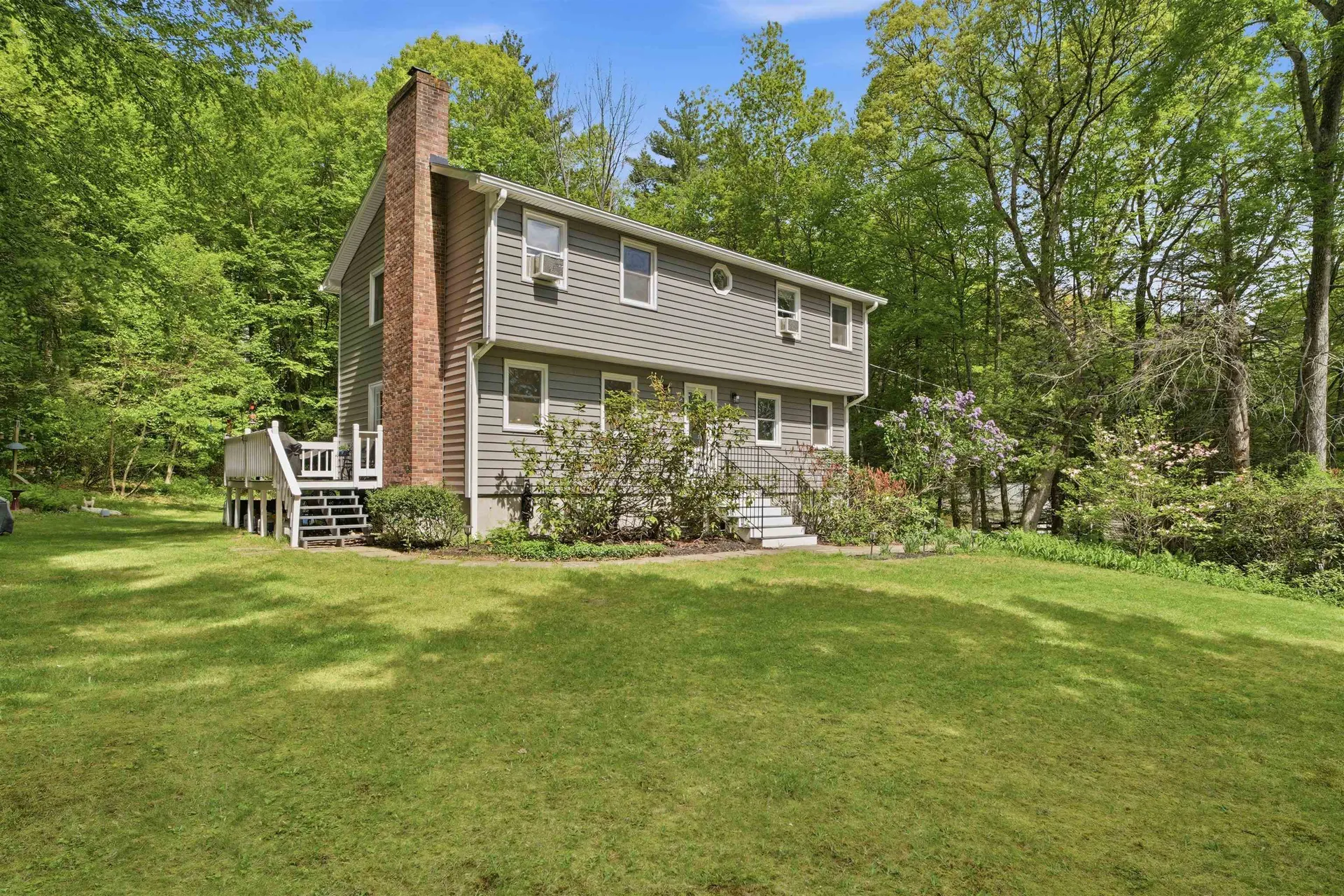 7 Hampshire Drive Derry NH 03038