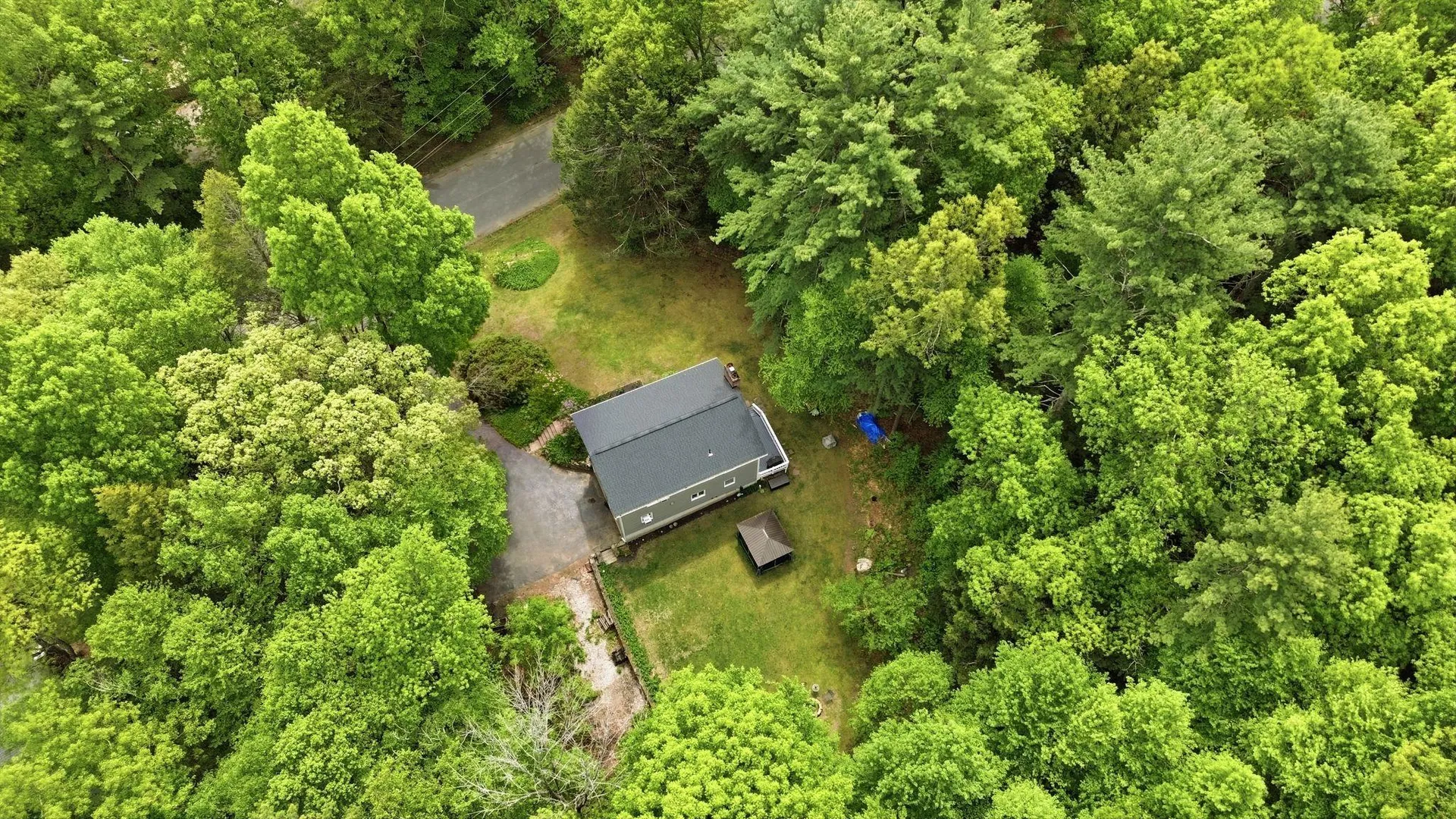 7 Hampshire Drive Derry NH 03038