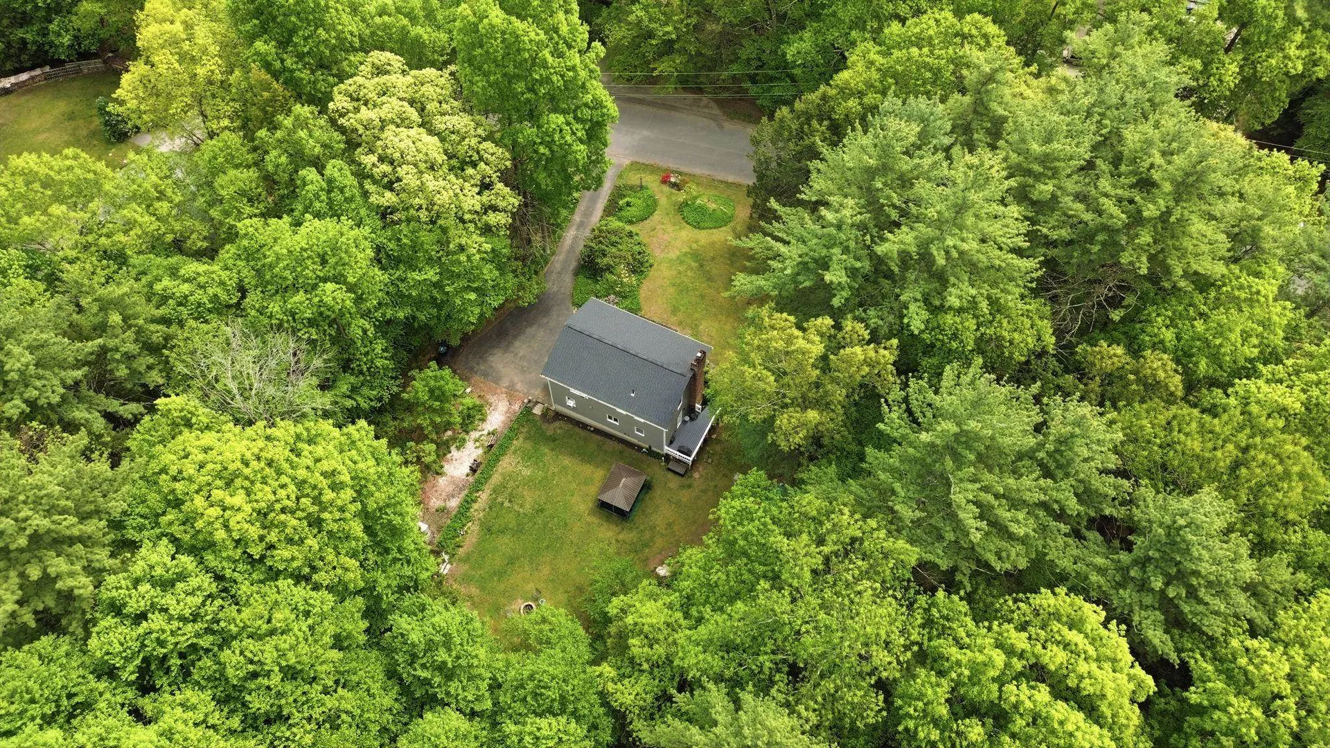7 Hampshire Drive Derry NH 03038