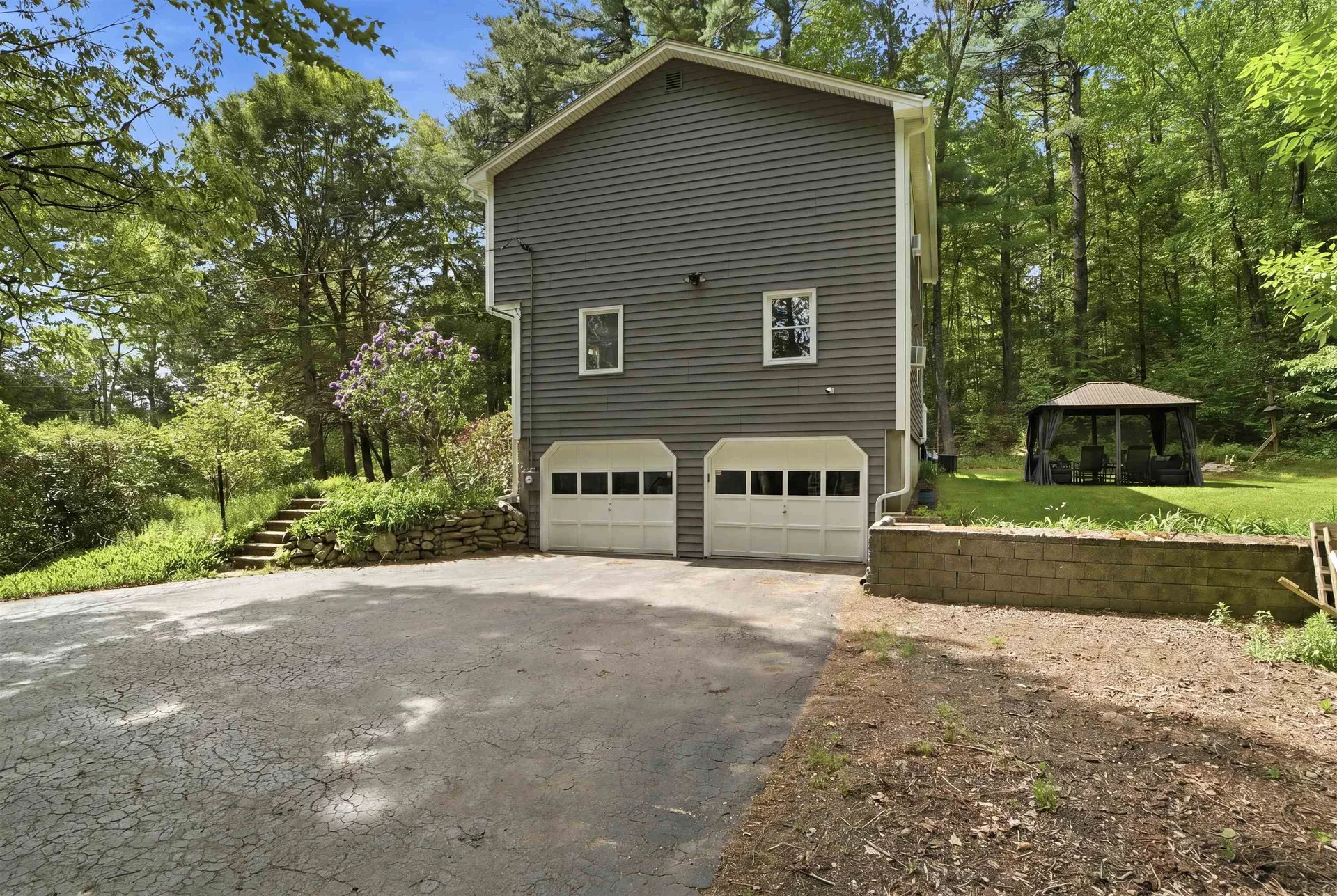 7 Hampshire Drive Derry NH 03038