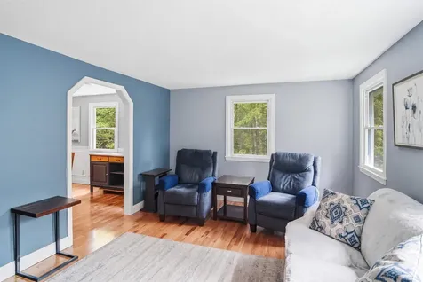 7 Hampshire Drive Derry NH 03038