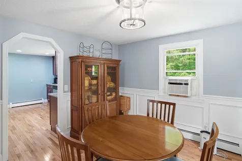 7 Hampshire Drive Derry NH 03038
