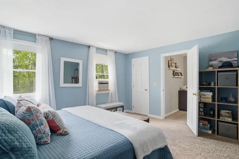 7 Hampshire Drive Derry NH 03038