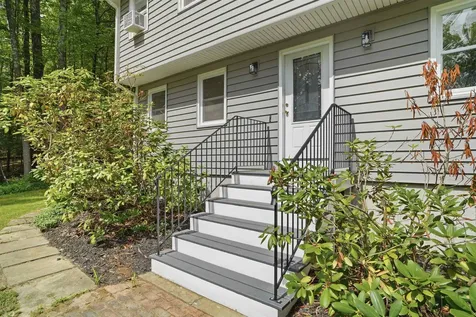 7 Hampshire Drive Derry NH 03038