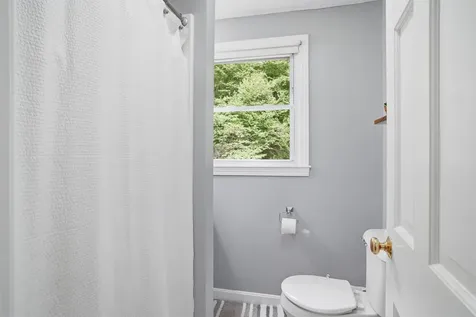 7 Hampshire Drive Derry NH 03038