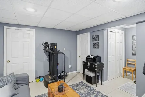 7 Hampshire Drive Derry NH 03038