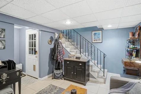 7 Hampshire Drive Derry NH 03038