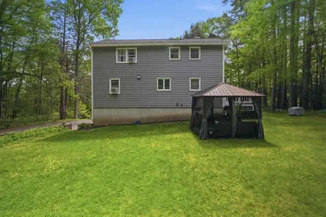 7 Hampshire Drive Derry NH 03038