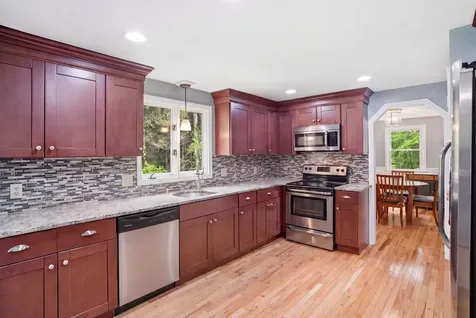 7 Hampshire Drive Derry NH 03038