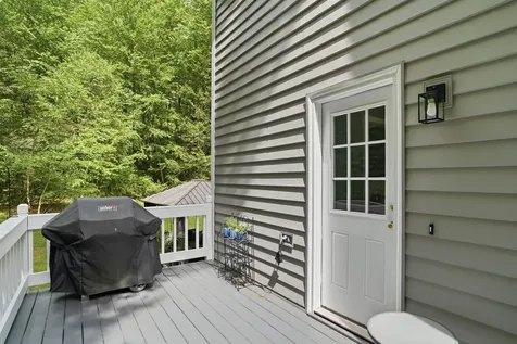 7 Hampshire Drive Derry NH 03038