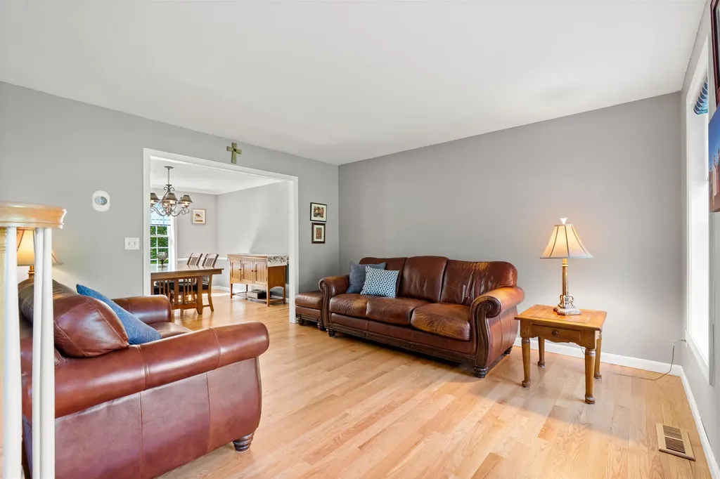 25 Chandler Drive Londonderry NH 03053