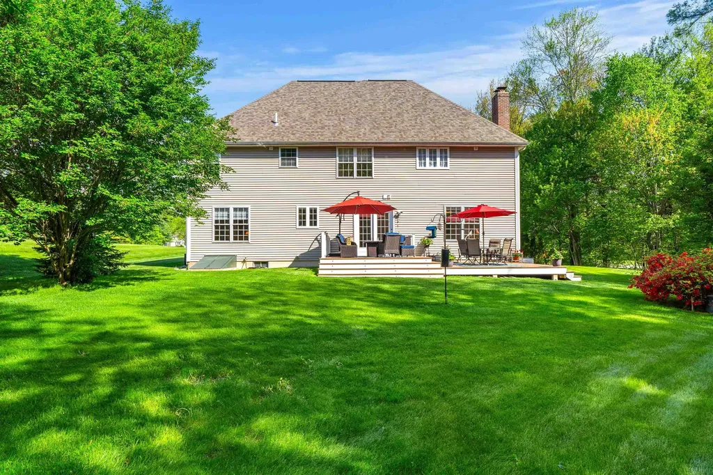 25 Chandler Drive Londonderry NH 03053