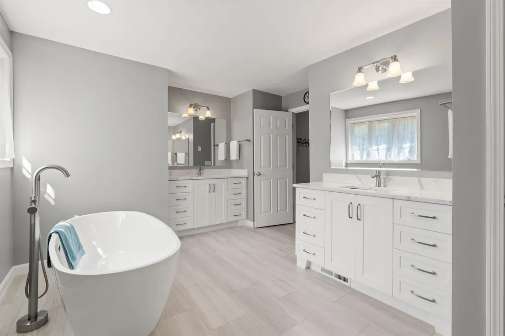 25 Chandler Drive Londonderry NH 03053