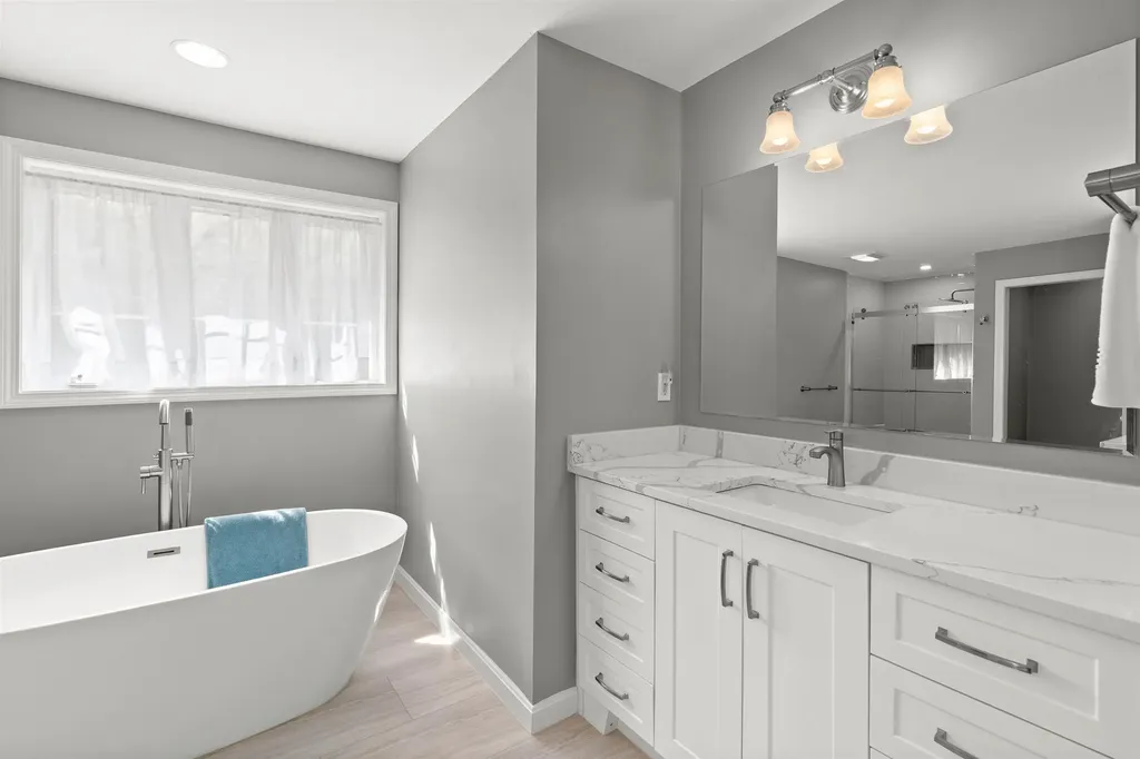 25 Chandler Drive Londonderry NH 03053