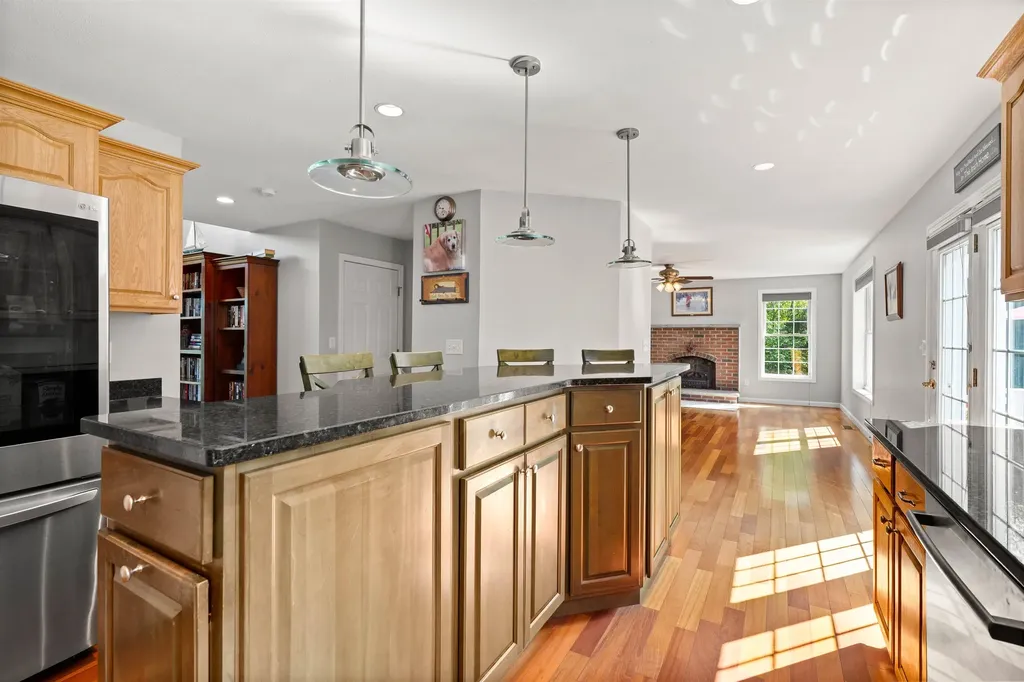 25 Chandler Drive Londonderry NH 03053