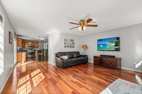 25 Chandler Drive Londonderry NH 03053