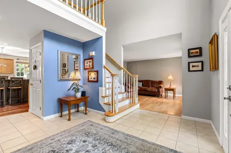 25 Chandler Drive Londonderry NH 03053