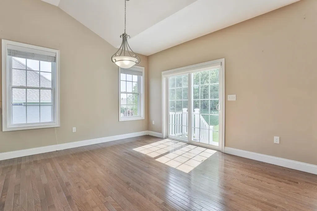 9 Black Forest Circle Londonderry NH 03053