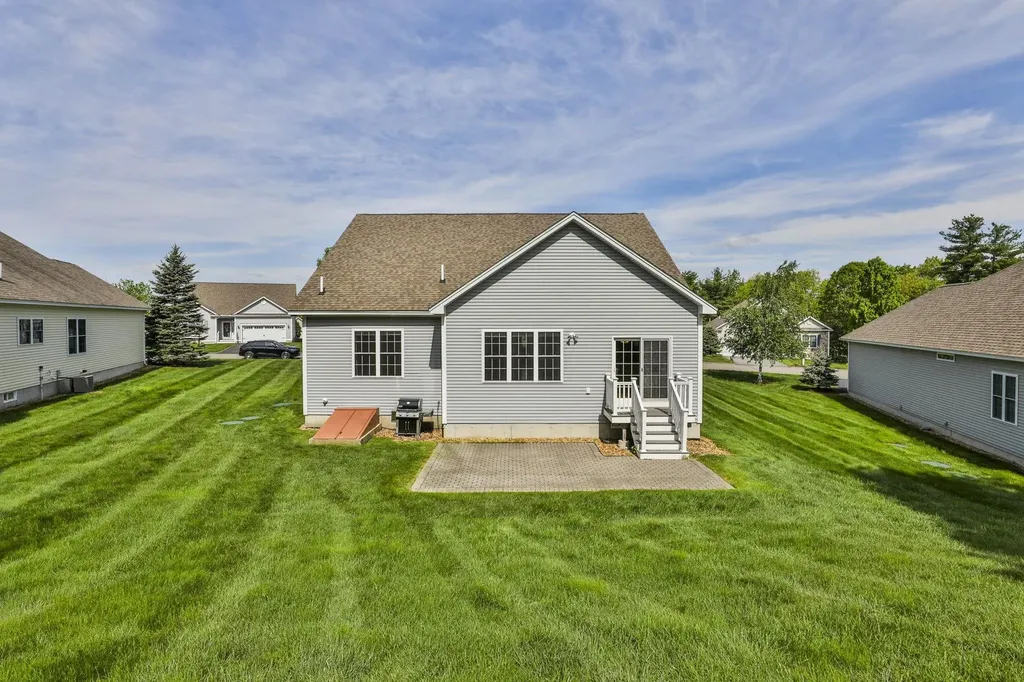 9 Black Forest Circle Londonderry NH 03053