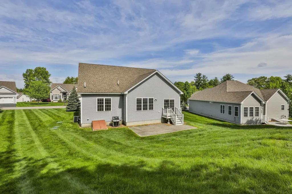 9 Black Forest Circle Londonderry NH 03053
