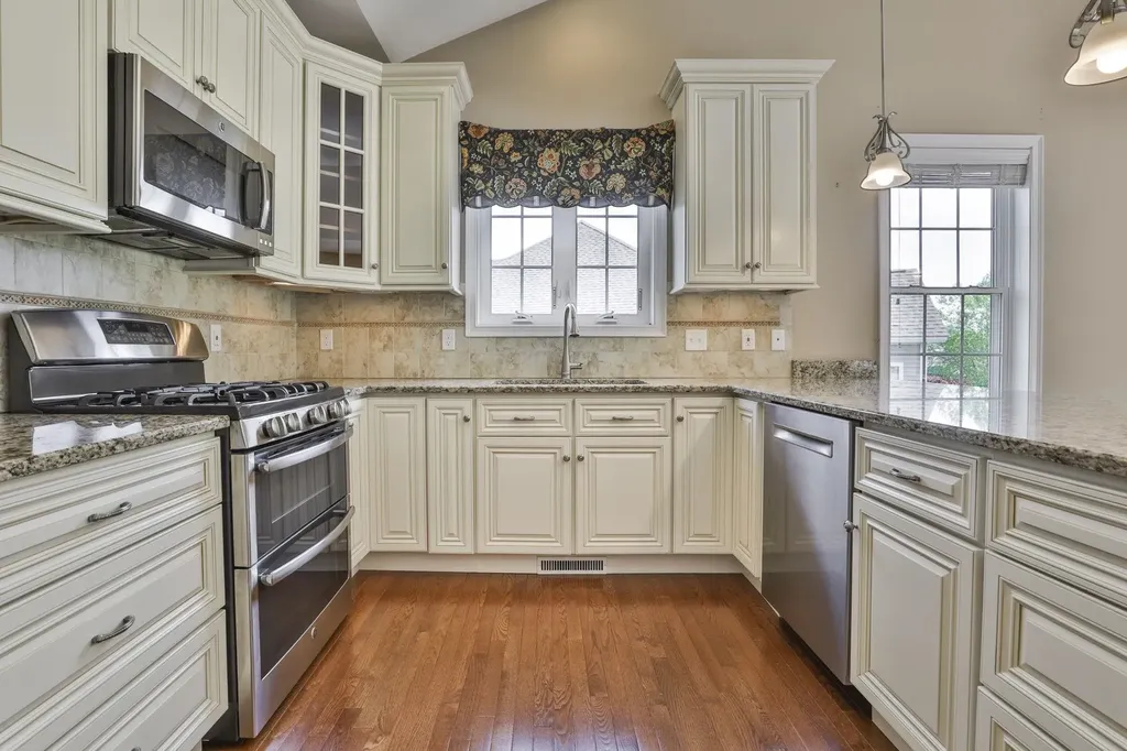 9 Black Forest Circle Londonderry NH 03053