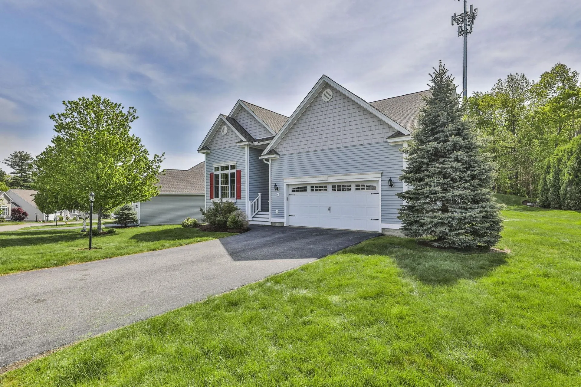 9 Black Forest Circle Londonderry NH 03053