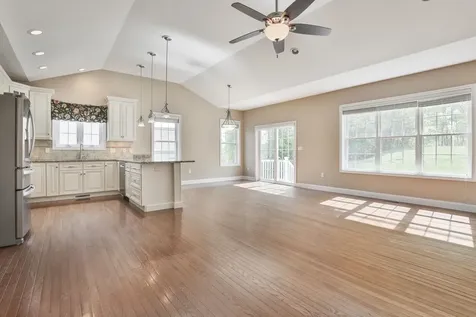 9 Black Forest Circle Londonderry NH 03053