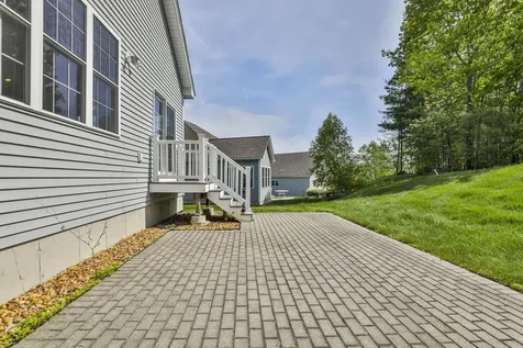 9 Black Forest Circle Londonderry NH 03053