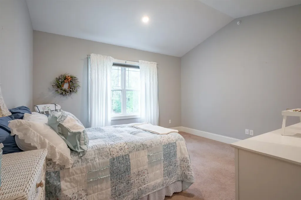 10 Abenaki Circle Merrimack NH 03054