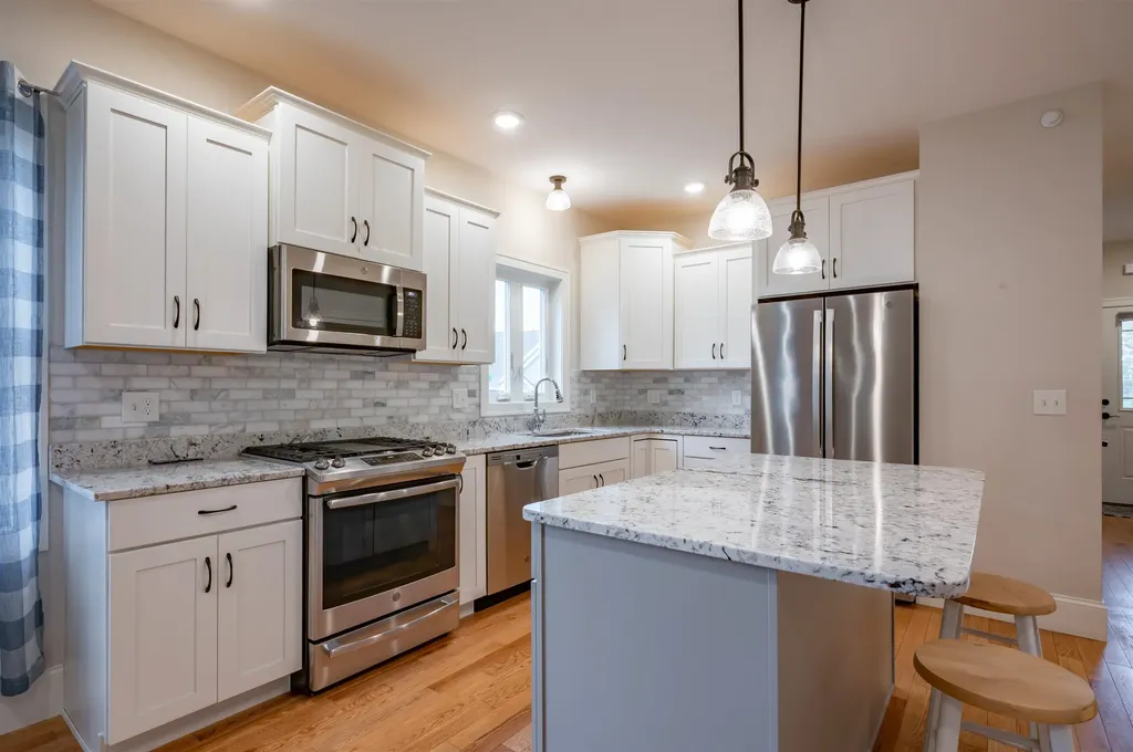 10 Abenaki Circle Merrimack NH 03054