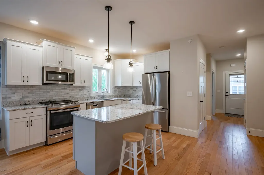 10 Abenaki Circle Merrimack NH 03054