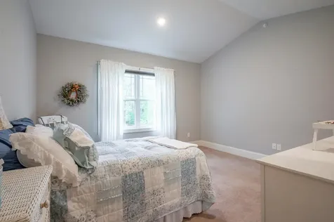 10 Abenaki Circle Merrimack NH 03054