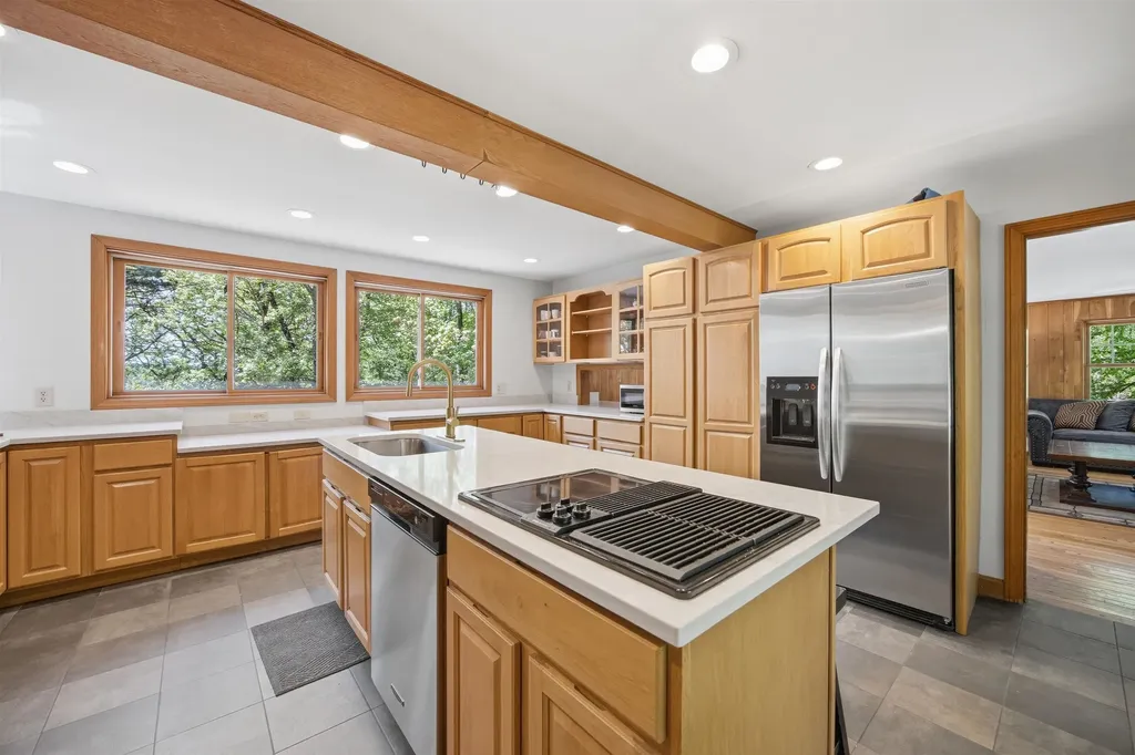 5 Pinecrest Circle Bedford NH 03110