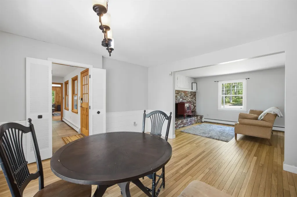 5 Pinecrest Circle Bedford NH 03110