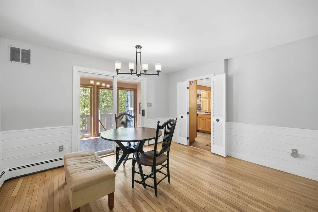 5 Pinecrest Circle Bedford NH 03110