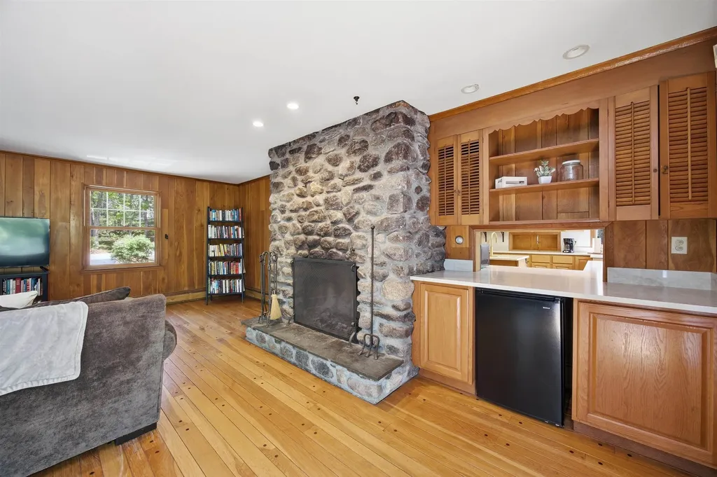 5 Pinecrest Circle Bedford NH 03110