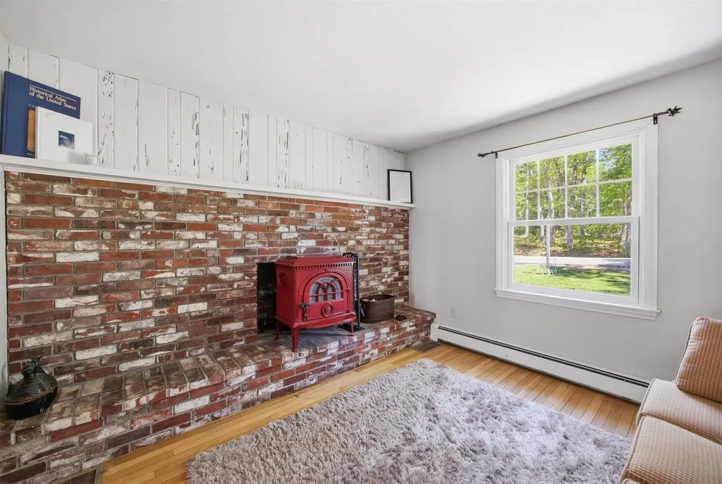5 Pinecrest Circle Bedford NH 03110