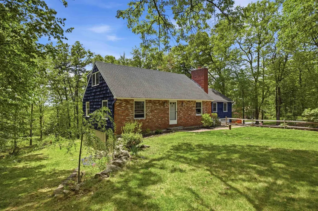 5 Pinecrest Circle Bedford NH 03110