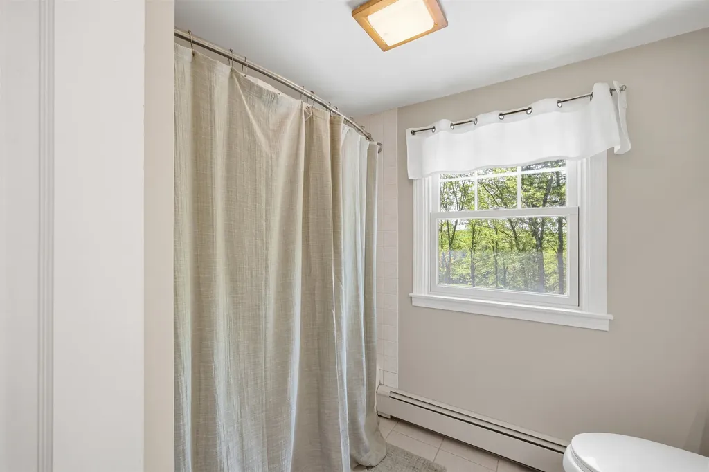 5 Pinecrest Circle Bedford NH 03110