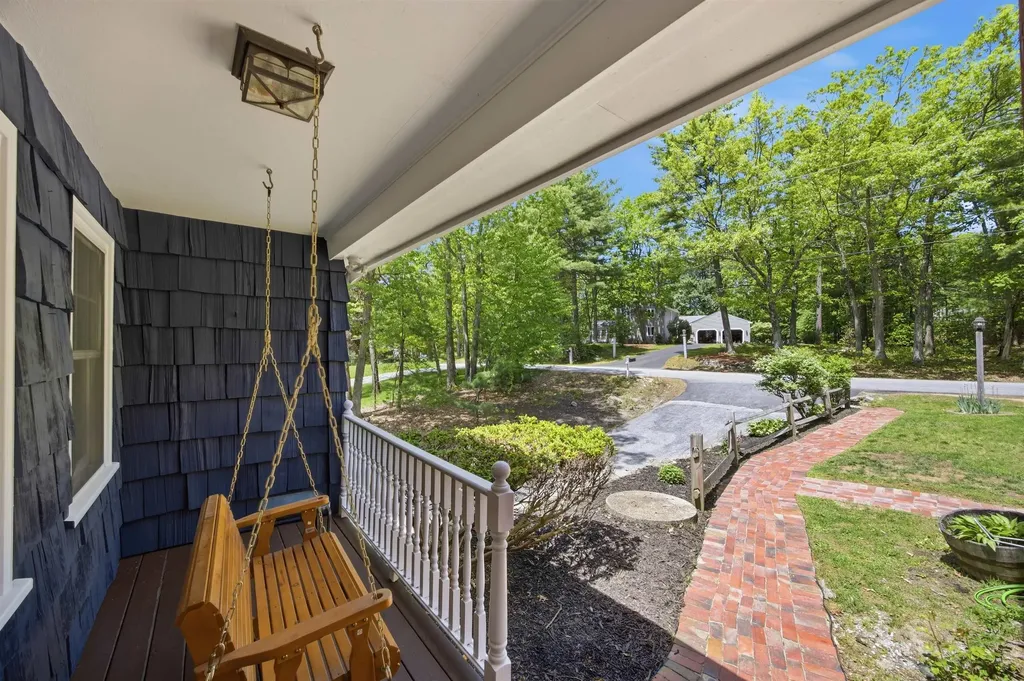 5 Pinecrest Circle Bedford NH 03110