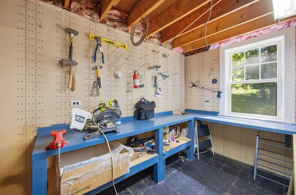 5 Pinecrest Circle Bedford NH 03110