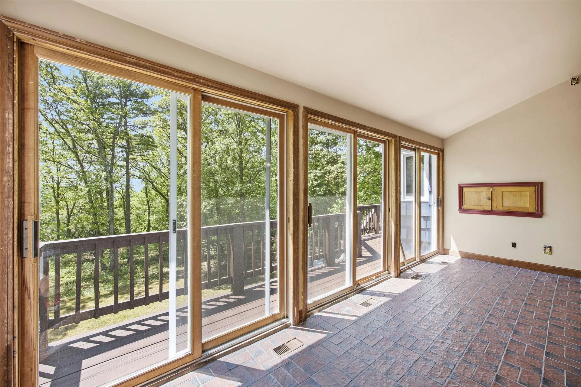 5 Pinecrest Circle Bedford NH 03110