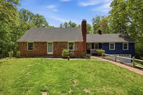 5 Pinecrest Circle Bedford NH 03110