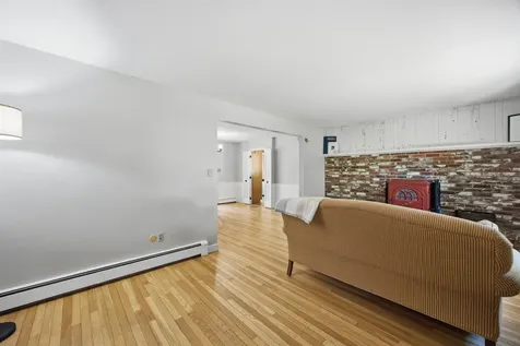5 Pinecrest Circle Bedford NH 03110