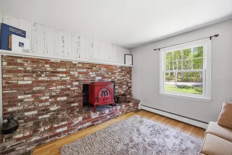 5 Pinecrest Circle Bedford NH 03110