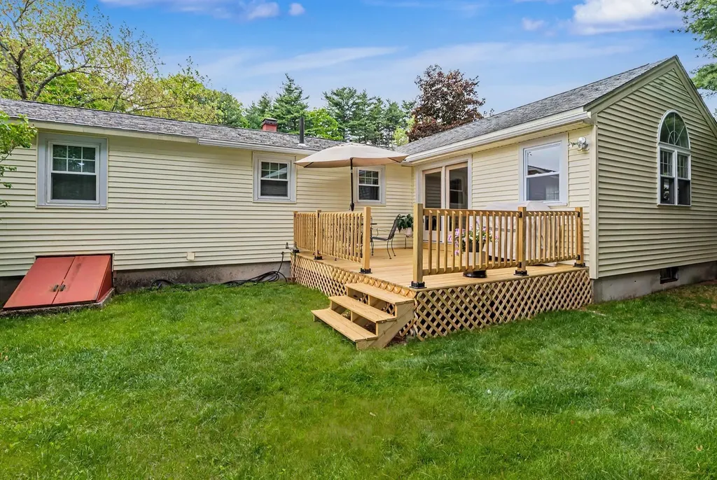 14 Upstone Drive Nashua NH 03063