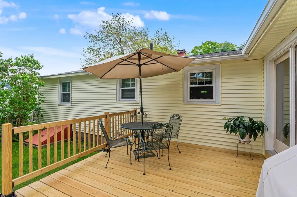 14 Upstone Drive Nashua NH 03063