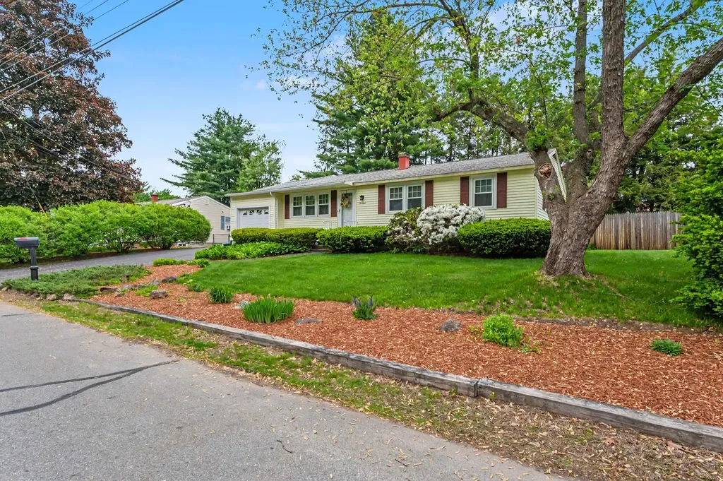 14 Upstone Drive Nashua NH 03063