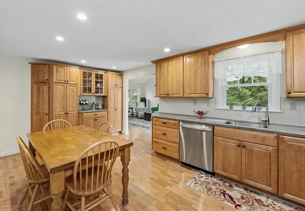 14 Upstone Drive Nashua NH 03063
